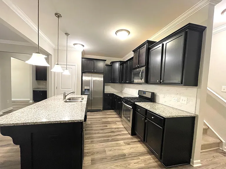 103 Hamlet Pl — Photo 2