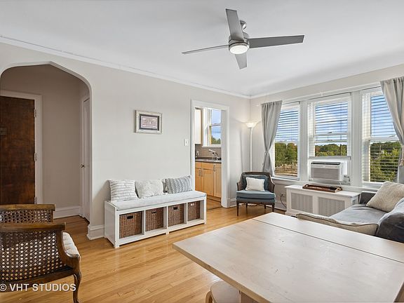 3rd image of 6751 N Artesian Ave APT 3C