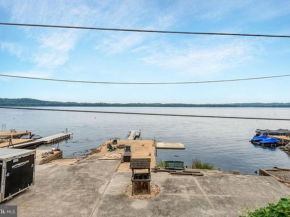 3rd image of 70 Boathouse Rd