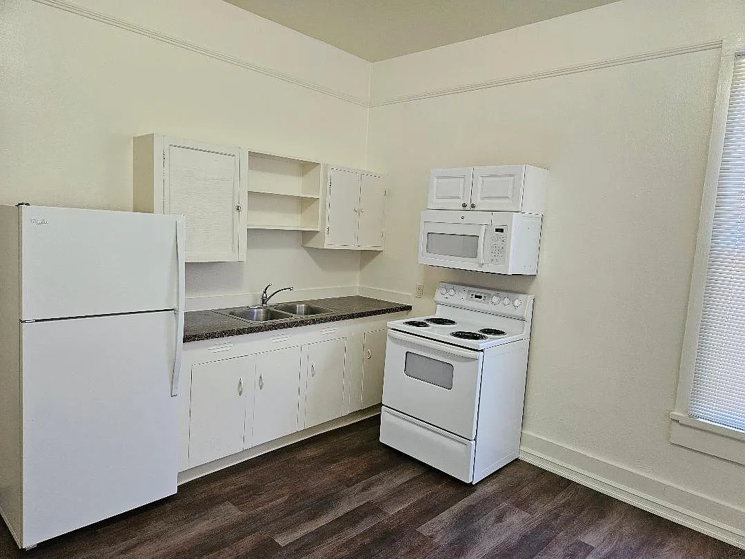 Studio, 400 sqft, $995 — Photo 1