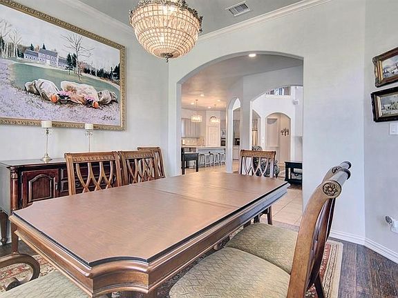 3rd image of 5098 Mohegan Ln