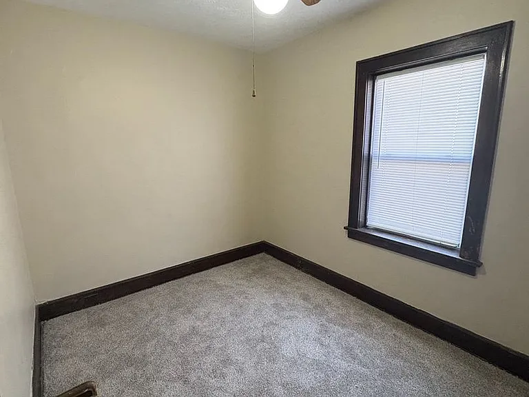 2464 Harney St — Photo 38