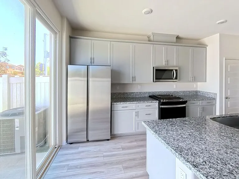 40186 Birchfield Dr #170 — Photo 7