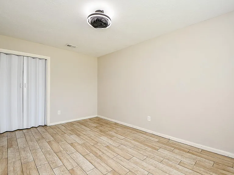 2803 Green Fields Dr — Photo 12