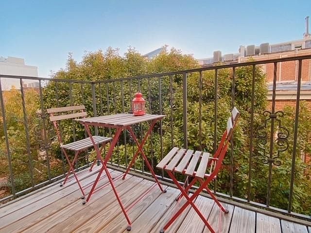 balcony
