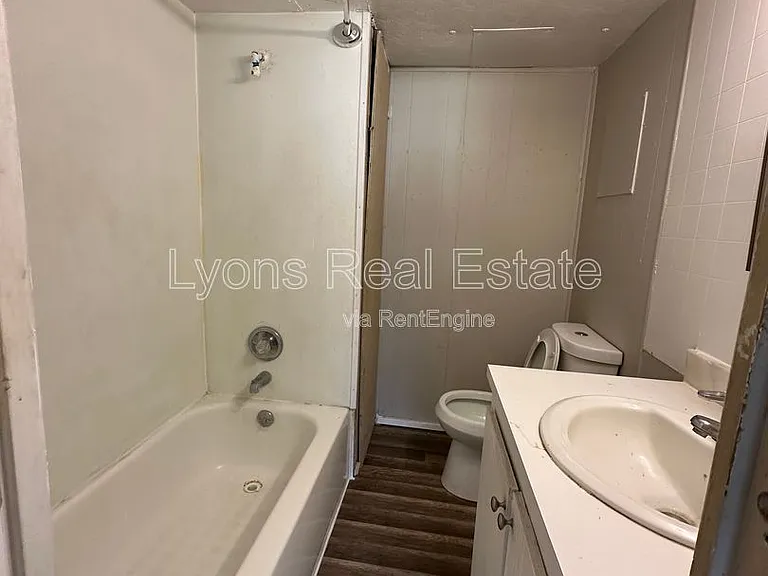 8086 Heck Dr #1A — Photo 4