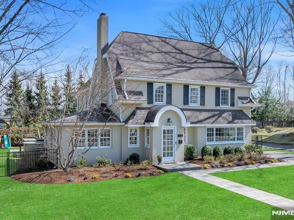573 Hillcrest Rd, Ridgewood, NJ 07450