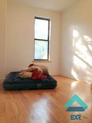 Rented by EXR | media 54