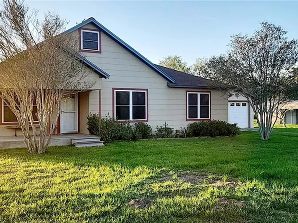 46 Dornburg Rd, Yorktown, TX 78164