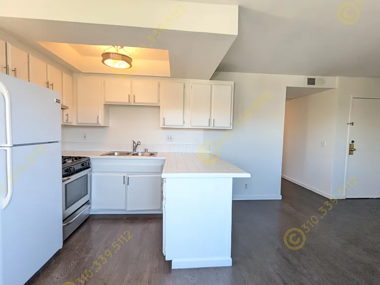 10758 Lawler St #7 — Photo 19