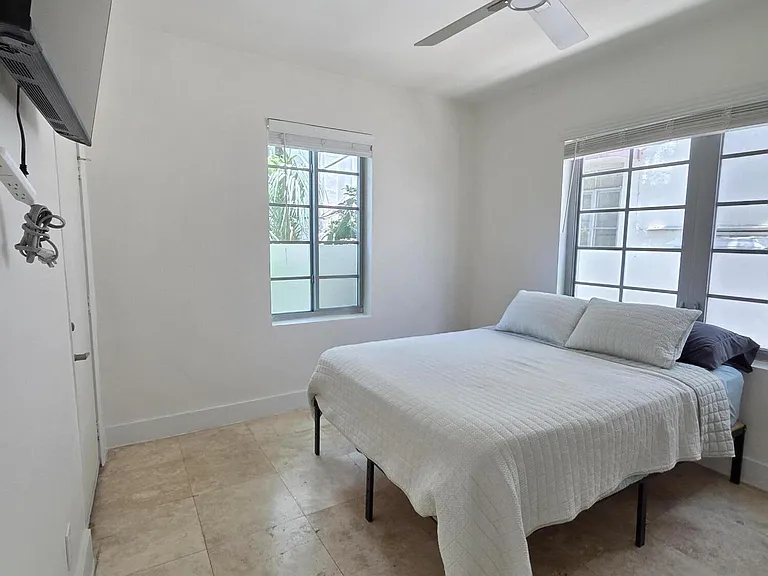 1045 Lenox Ave #6 — Photo 12