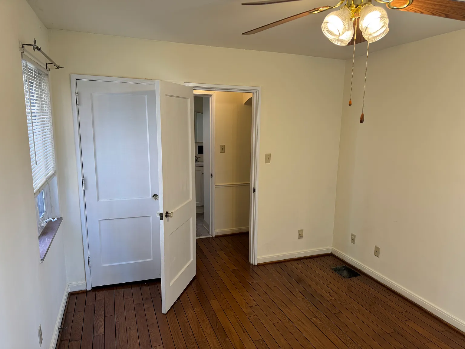 1 bed, 900 sqft, $1,350 — Photo 3