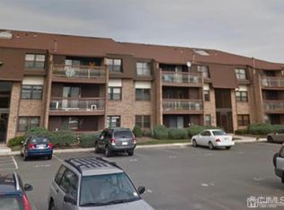 1621 Raspberry Ct, Edison, NJ 08817