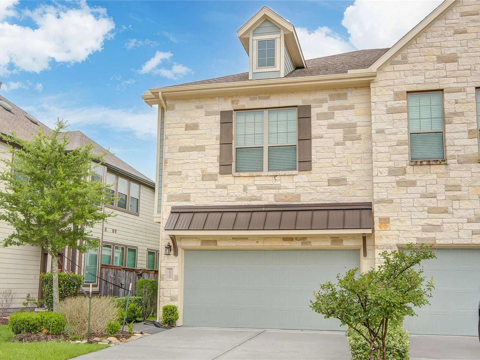 3 bed, 2.5 bath, 2020 sqft, $2,750 — Photo 2