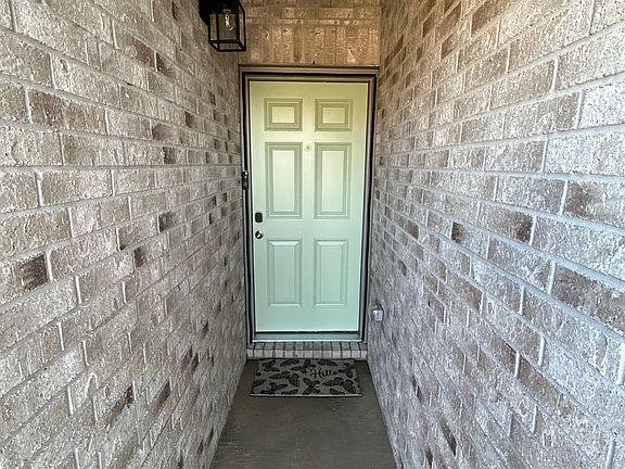 2nd image of 2417 Abigail Ln