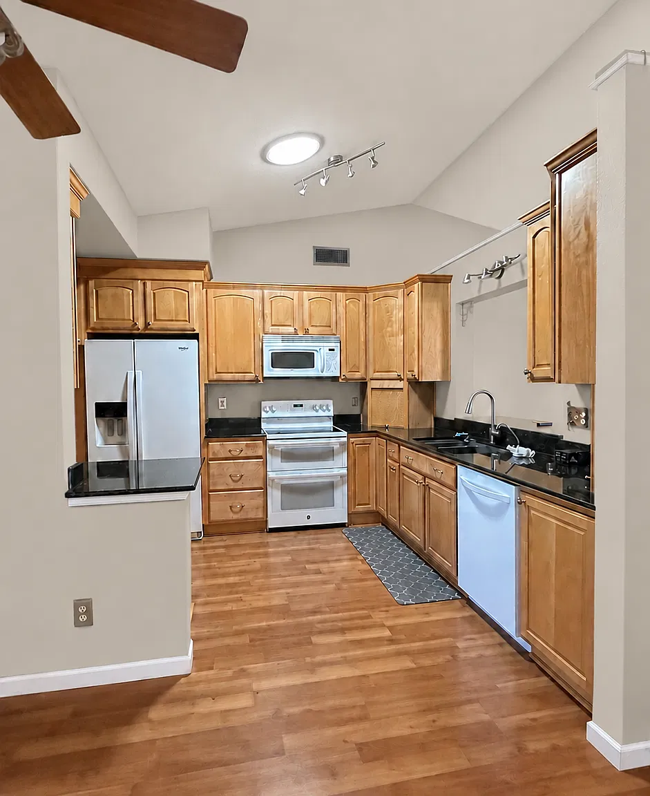 3 bed, 1264 sqft, $2,695 — Photo 4