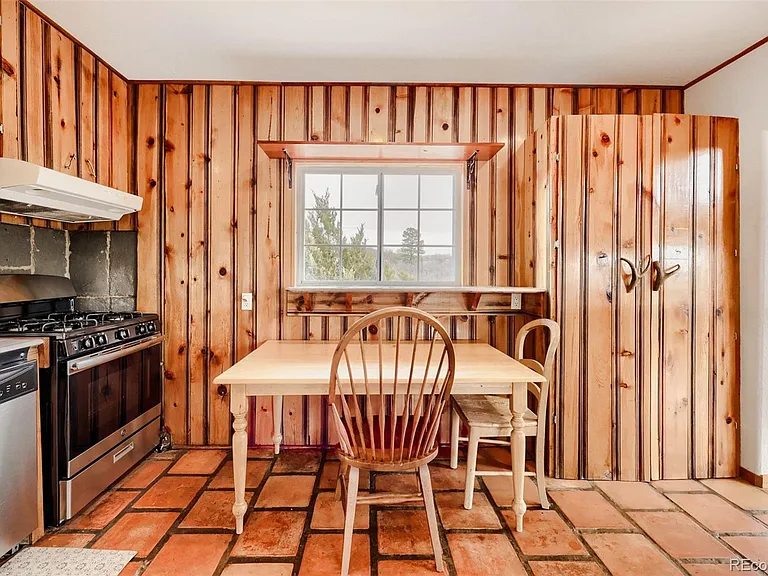 433 W Tomah Rd — Photo 12