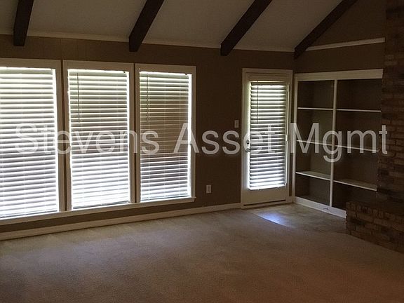 5th image of 441 Westwood Dr