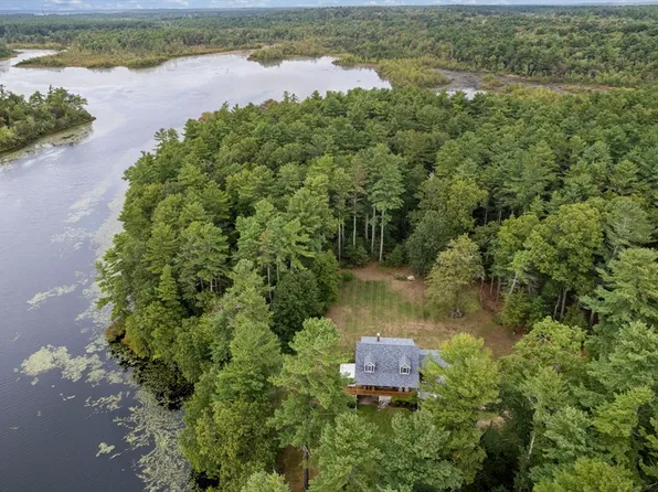 83 Lake St, Acushnet, MA 02743