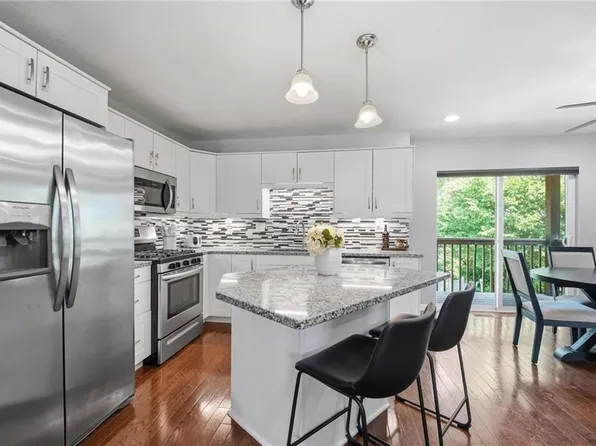 5108 E 39th St, Kansas City, MO 64128