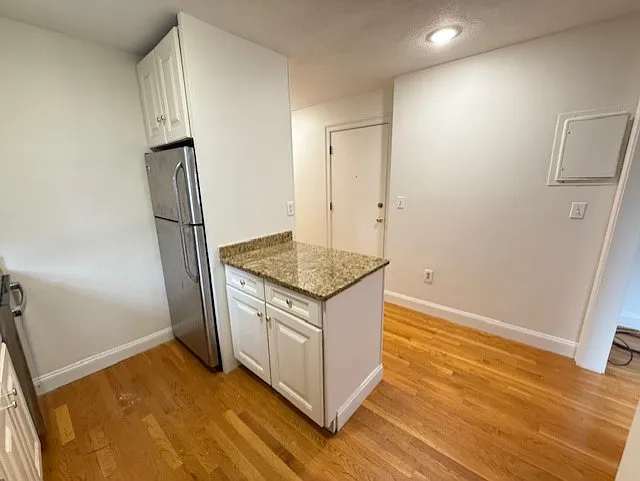 2 bed, 1000 sqft, $3,900 — Photo 4