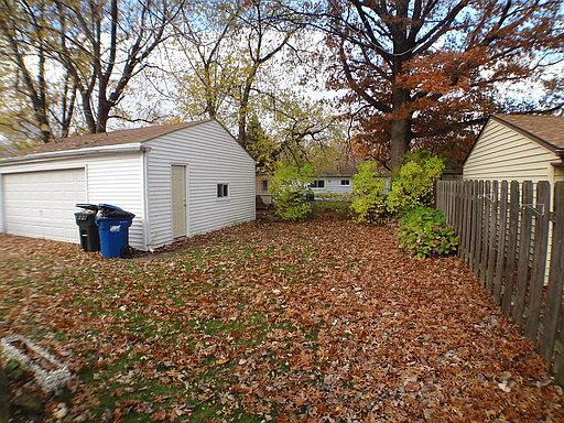 5th image of 262 Gayle Dr