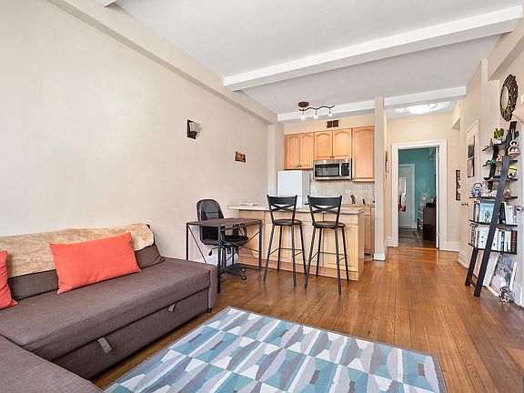 5th image of 116 W 72nd St APT 8C