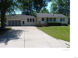 6627 Putnam Dr, Derby, NY 14047
