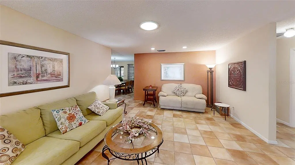 2 bed, 2.0 bath, 1369 sqft, $1,600 — Photo 3