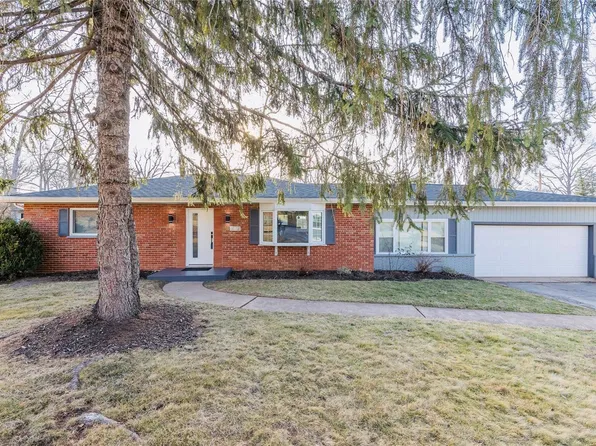 805 Mary Meadows Ln, Saint Louis, MO 63141