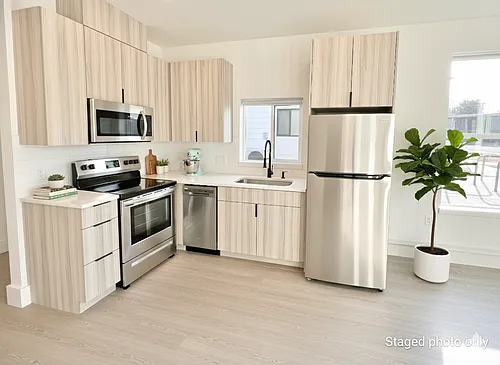 L0529 - Drummond Townhomes 2 Photo 1
