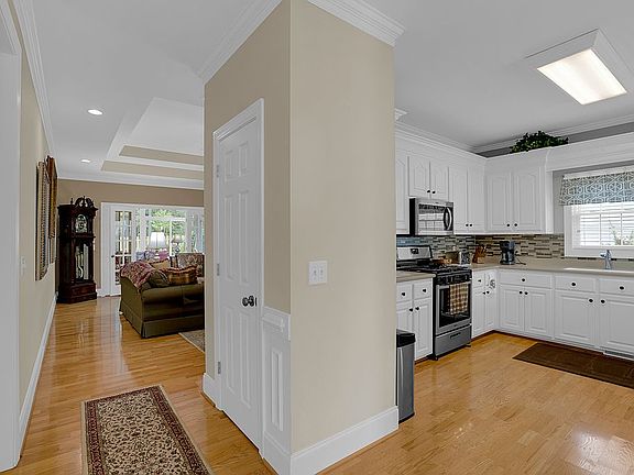 4th image of 104 Marissa Ln