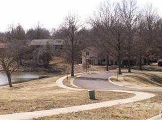 6608 Waterways Dr, Florissant, MO 63033
