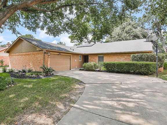 2nd image of 15618 Sunset Rock Dr