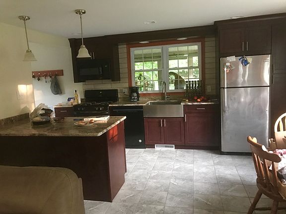 Peninsular / open floor plan