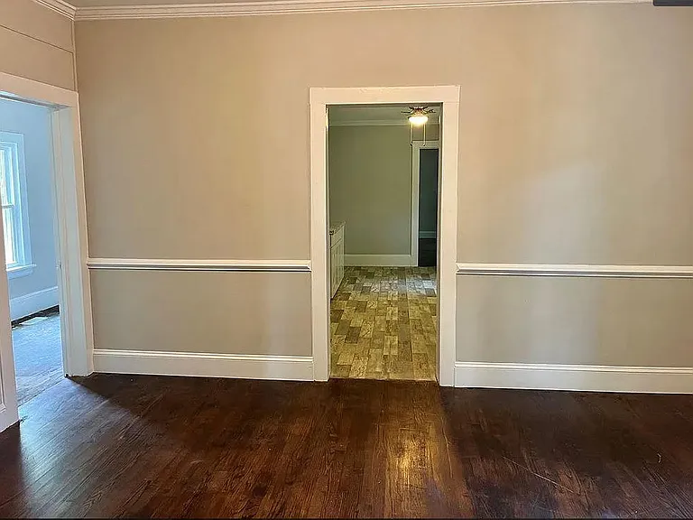 2154 Spencer St — Photo 6