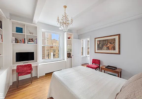 4th image of 310 W End Ave #8C