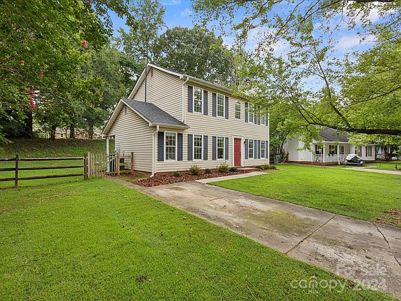 2nd image of 7910 Glencannon Dr