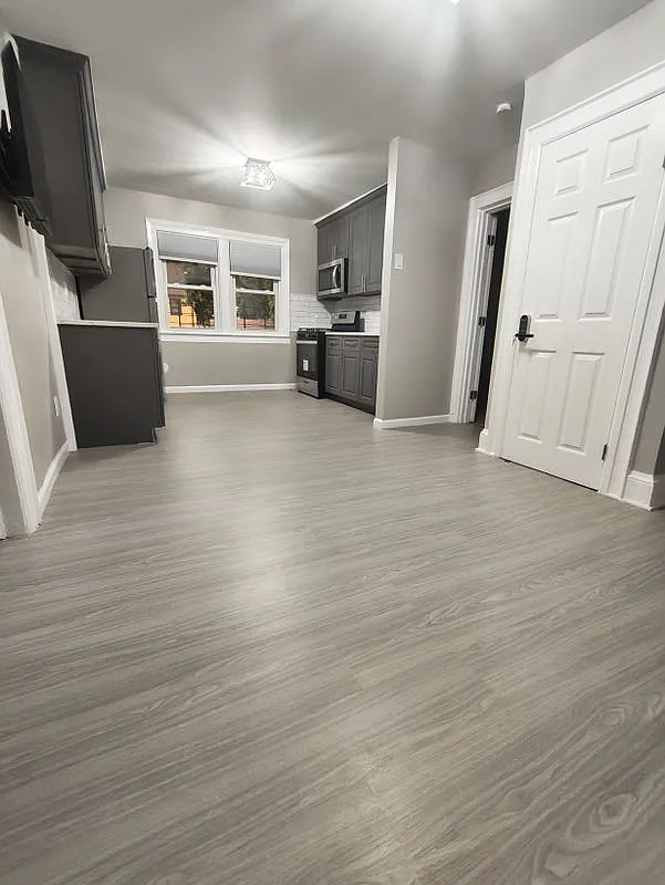 3 bed, 1.0 bath, 3652 sqft, $4,000 — Photo 4