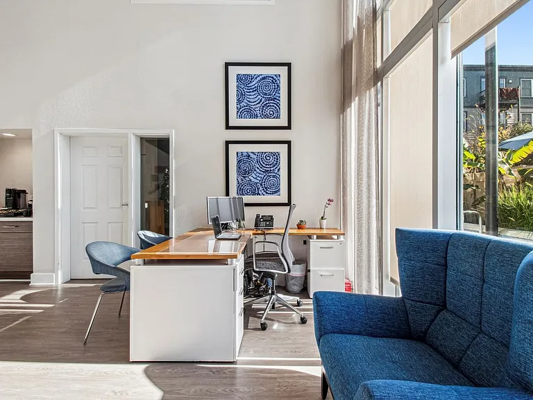 Bay House Emeryville — Photo 16