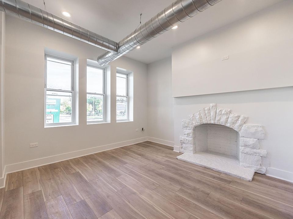 8005 Edgewater Rd #1, Riverside, IL 60546 | Zillow