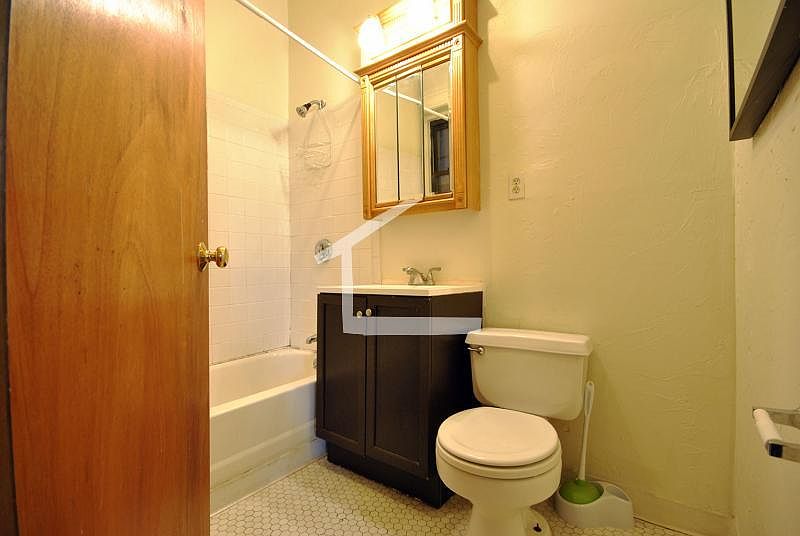 2nd image of 137 Hemenway St #12A