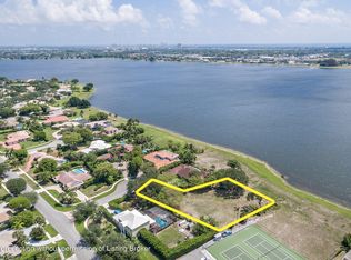 10 Sunningdale Cir, West Palm Beach, FL 33401