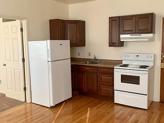 3rd image of 2404 N Vancouver Ave Unit 17