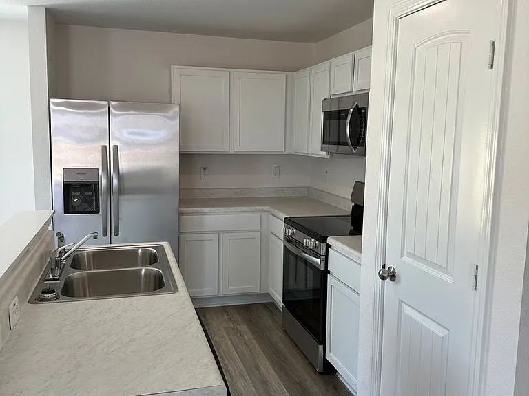 10316 Debbie Dr N — Photo 5