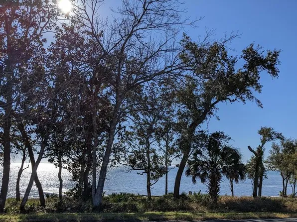 1735 Highway 98, Eastpoint, FL 32328