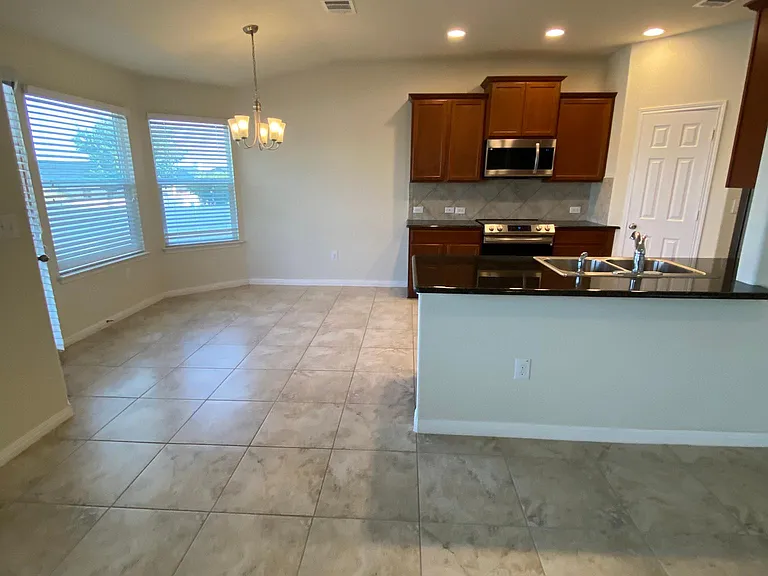 18517 Bandelier Dr — Photo 4