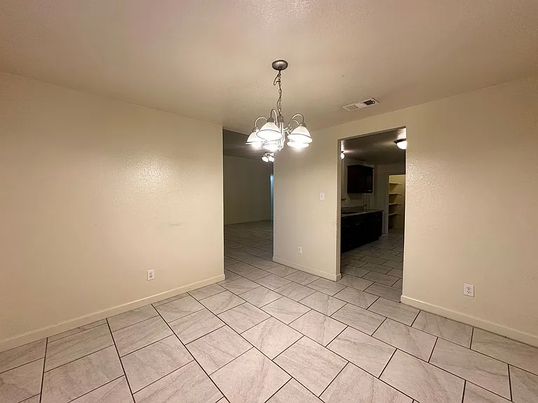 2403 Lavender Ln — Photo 15