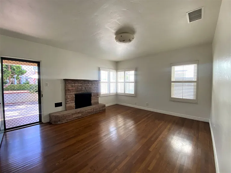 828 Avalon Ct — Photo 4