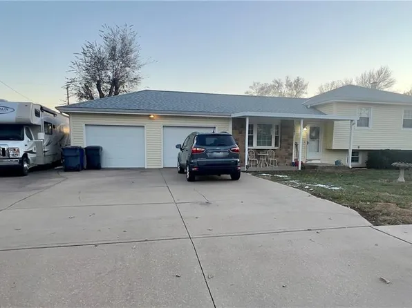 1101 W Forest Dr, Olathe, KS 66061